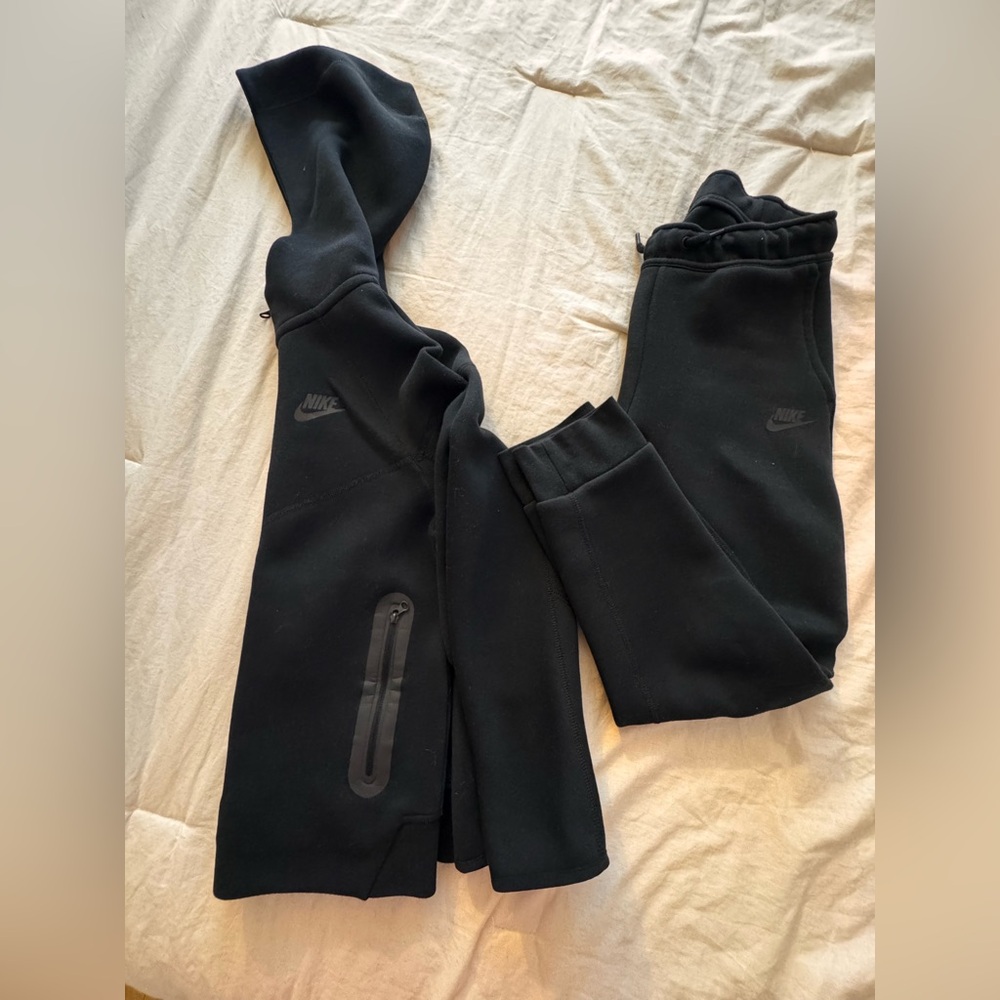 Kids Nike Tech Set